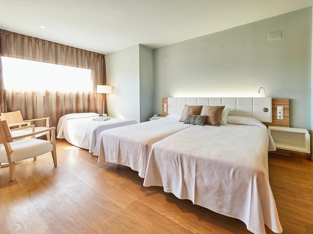 Monica Hotel Кембрилс Екстериор снимка