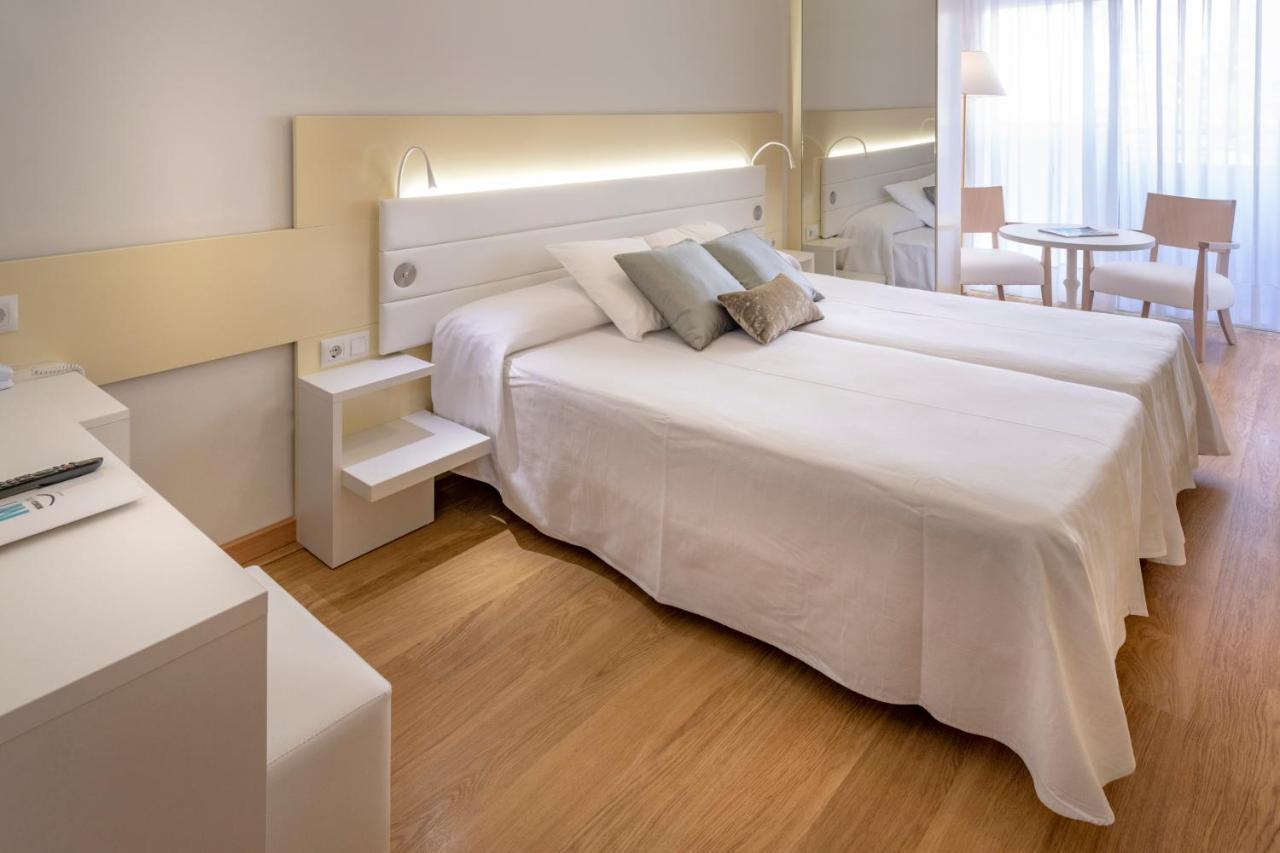 Monica Hotel Кембрилс Екстериор снимка