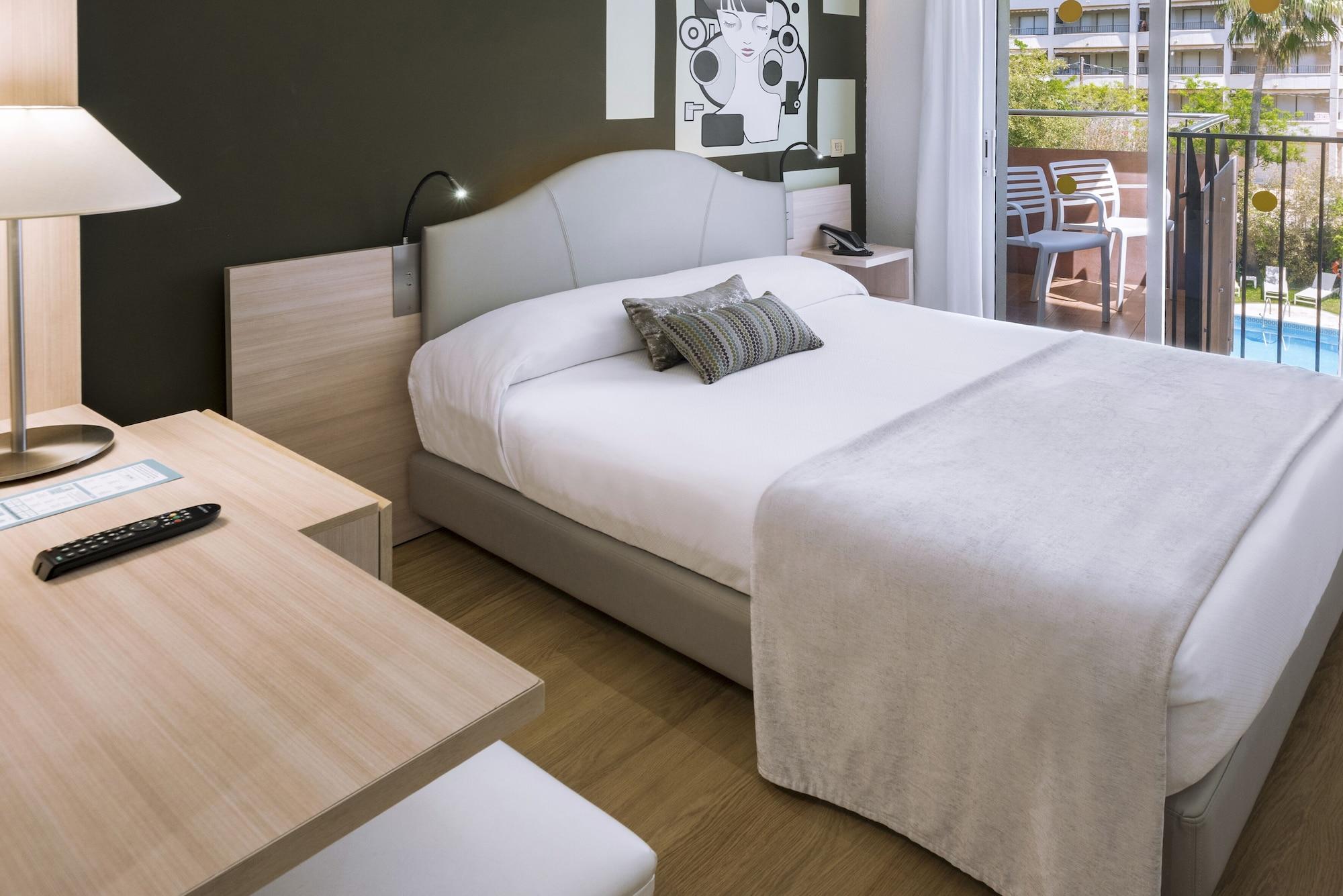 Monica Hotel Кембрилс Екстериор снимка