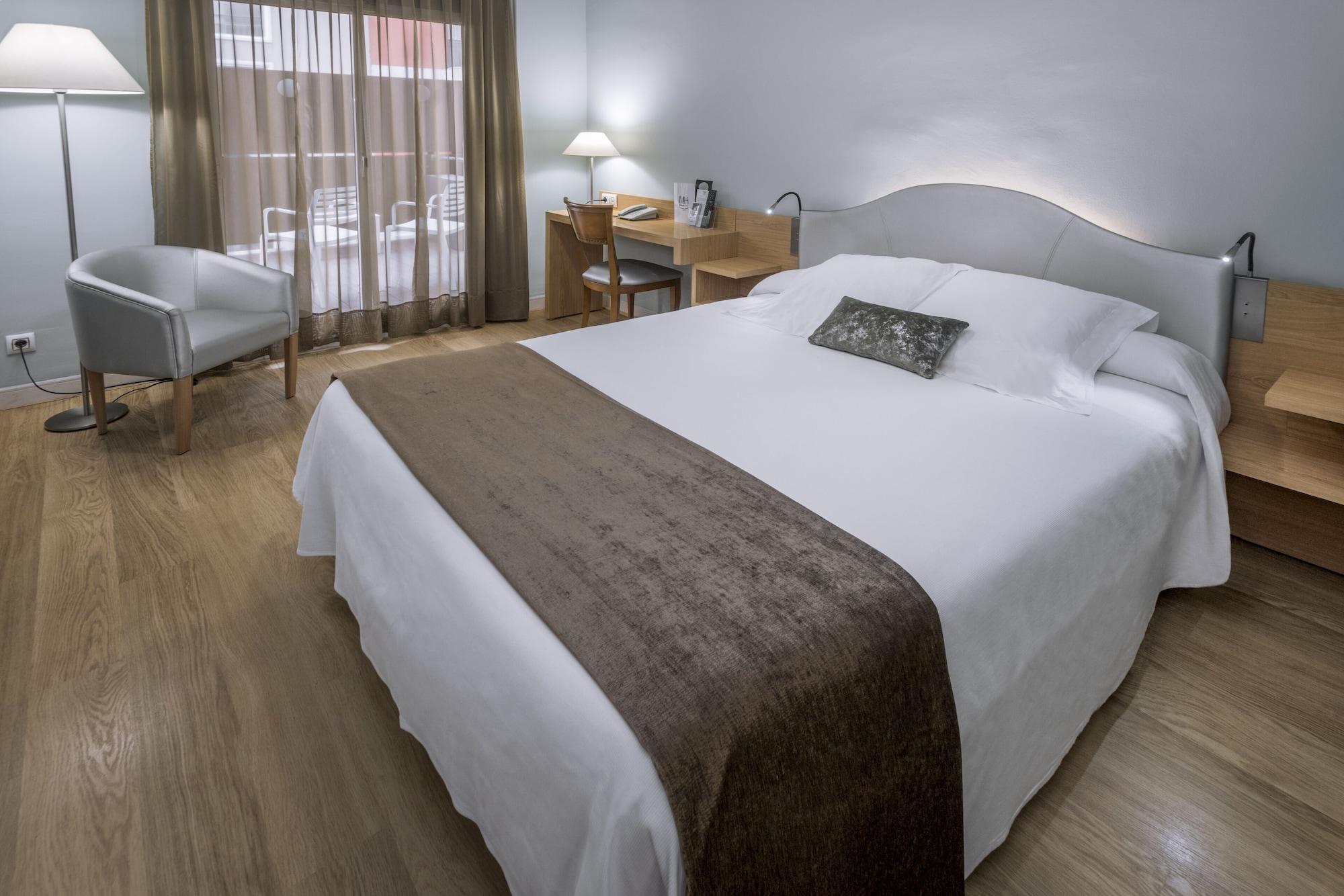 Monica Hotel Кембрилс Екстериор снимка
