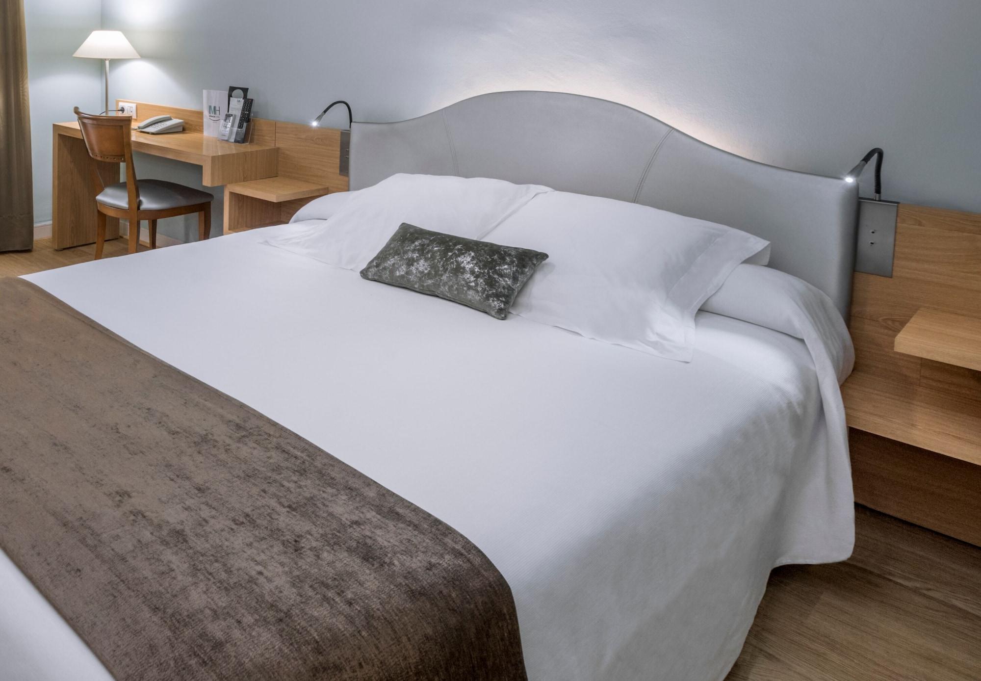Monica Hotel Кембрилс Екстериор снимка