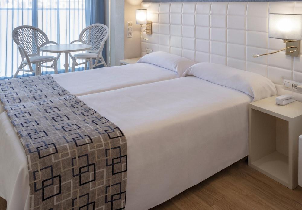 Monica Hotel Кембрилс Екстериор снимка