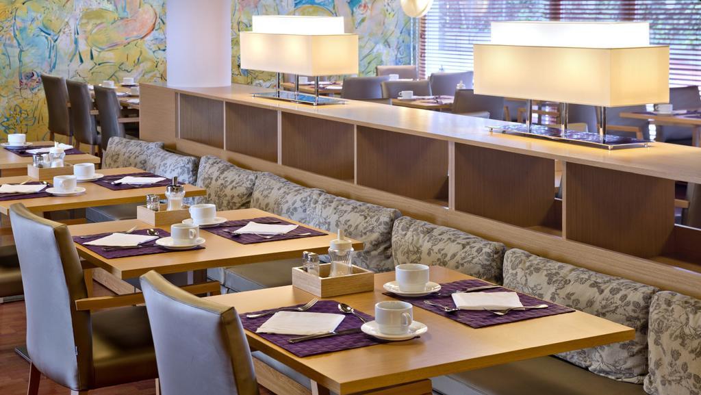Monica Hotel Кембрилс Екстериор снимка