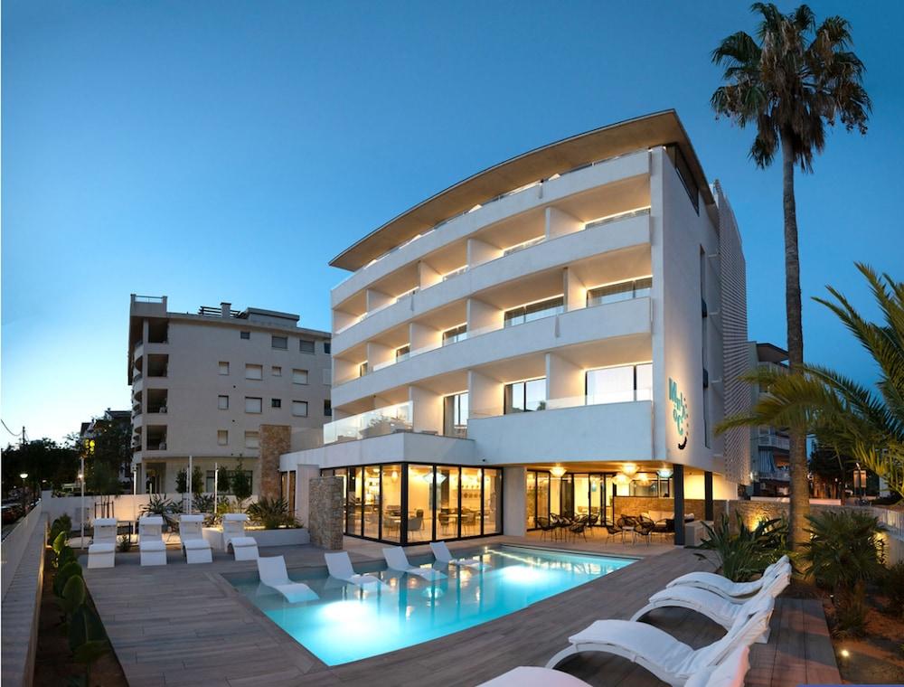 Monica Hotel Кембрилс Екстериор снимка