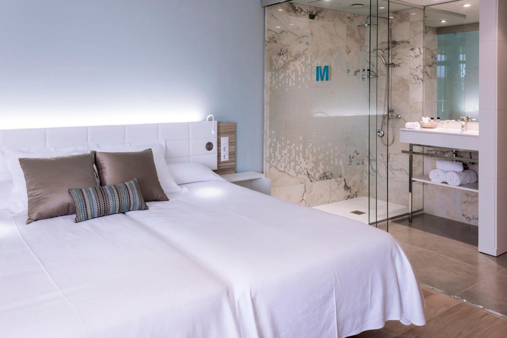 Monica Hotel Кембрилс Екстериор снимка