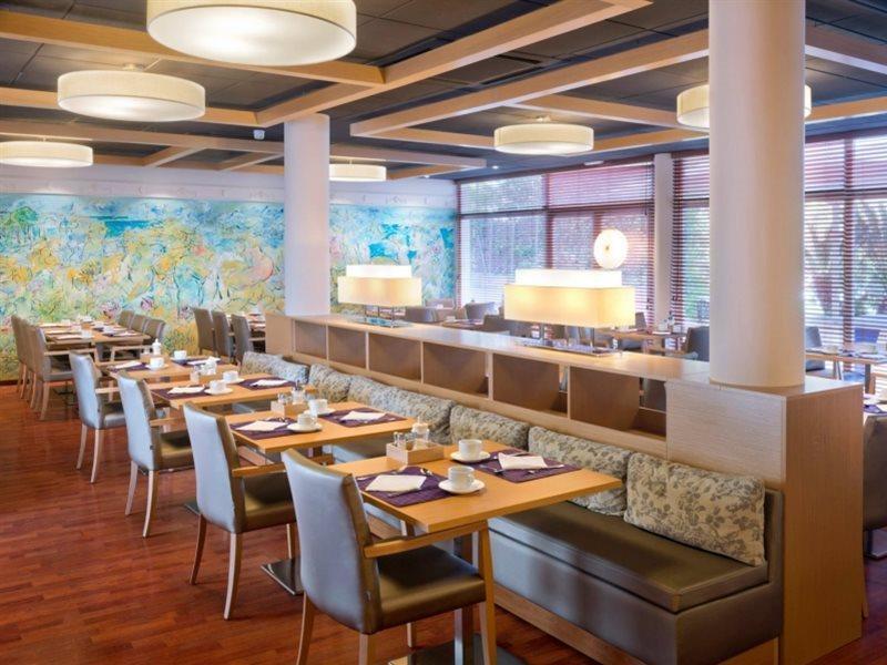 Monica Hotel Кембрилс Екстериор снимка